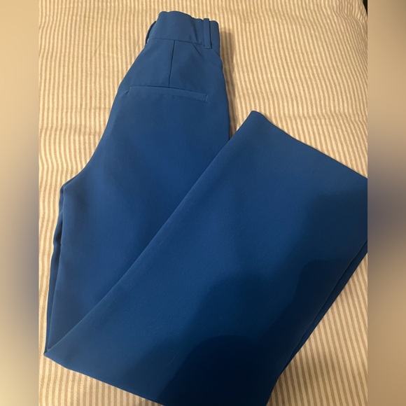 Women’s Abercrombie and Fitch classic suiting blazer and tailored pant set - Picture 3 of 8